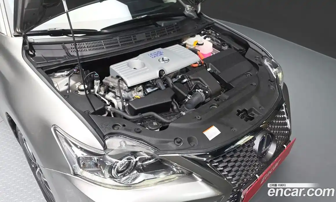 Lexus CT200h 2018 1.8 гидро, фото 6