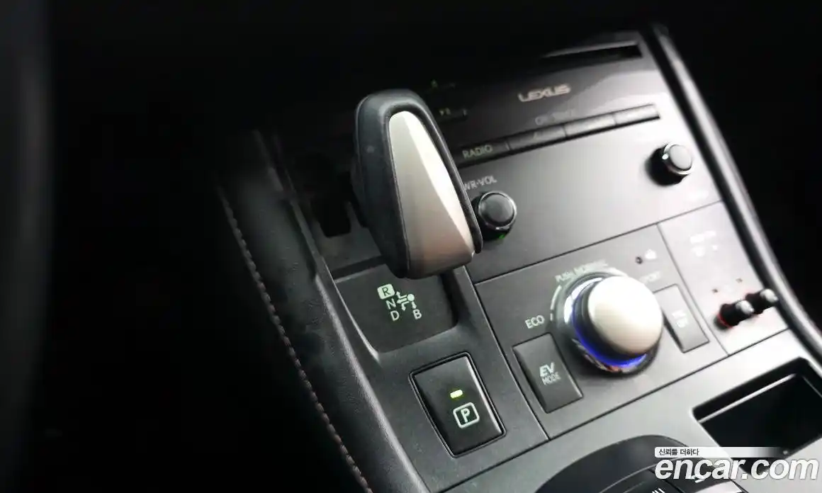 Lexus CT200h 2018 1.8 гидро, фото 9