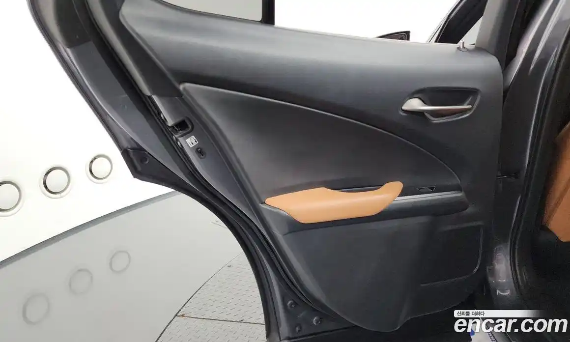 Lexus UX 2019 2.0 гидро, фото 15
