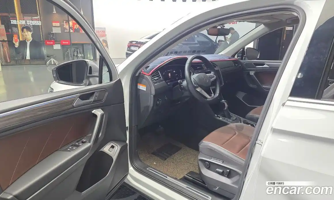 Volkswagen Tiguan 2022 2.0 автомат (гидро), фото 13
