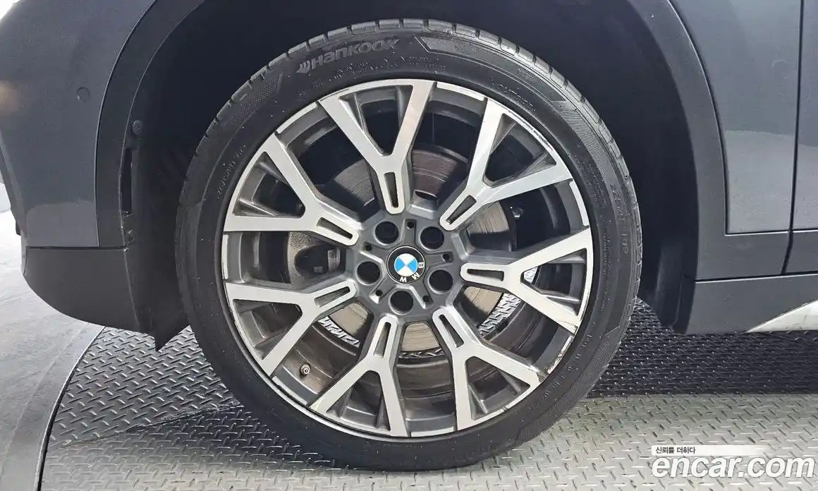 BMW X1 2022 2.0 автомат (гидро), фото 5