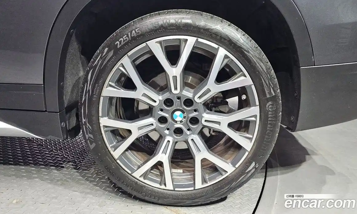 BMW X1 2022 2.0 автомат (гидро), фото 7