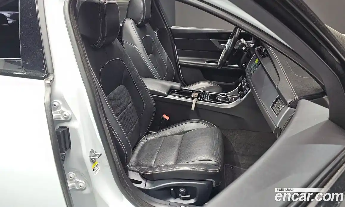 Jaguar XF 2017 3.0 гидро, фото 12