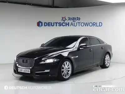 Jaguar XJ