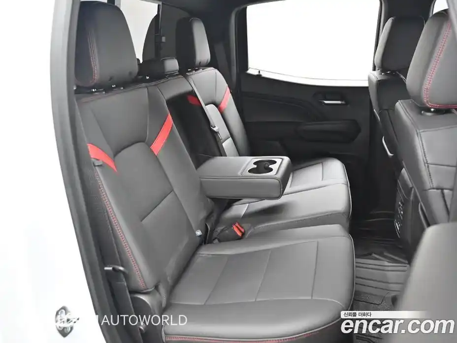 Chevrolet Colorado 2024 2.7 автомат (гидро), фото 12