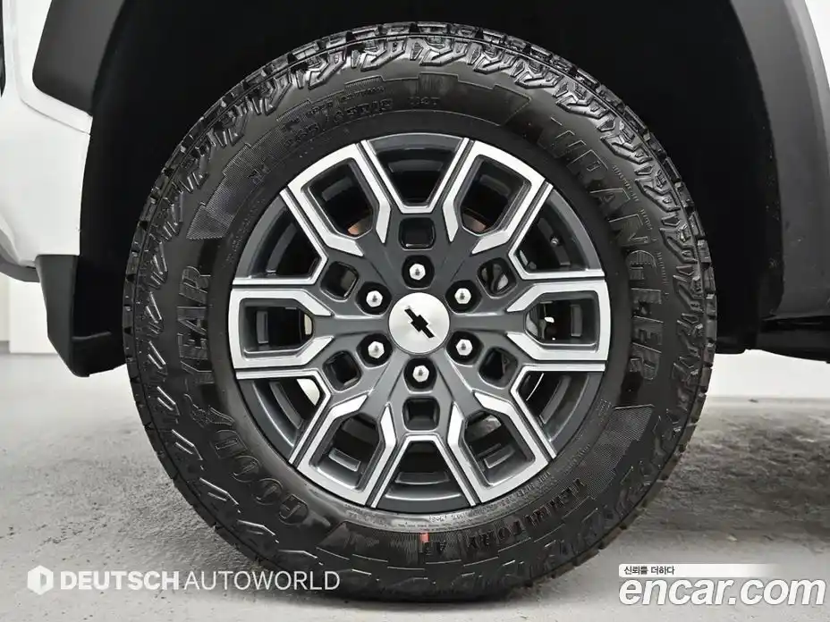 Chevrolet Colorado 2024 2.7 автомат (гидро), фото 5