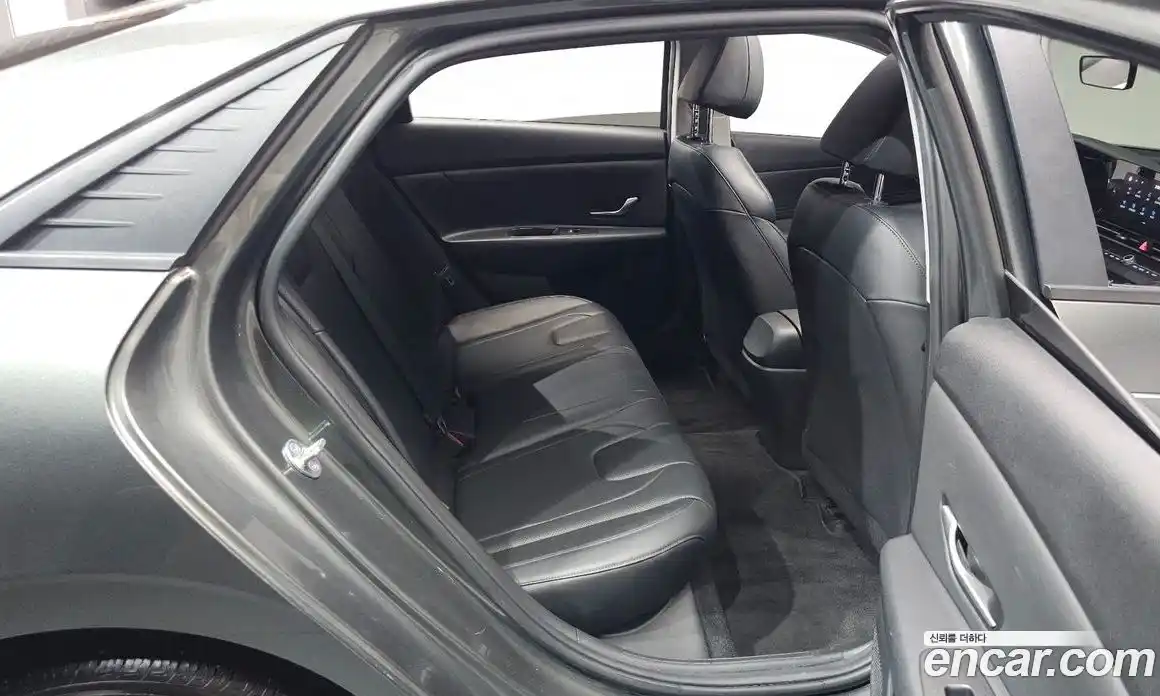 Hyundai Avante 2022 1.6 автомат (гидро), фото 17