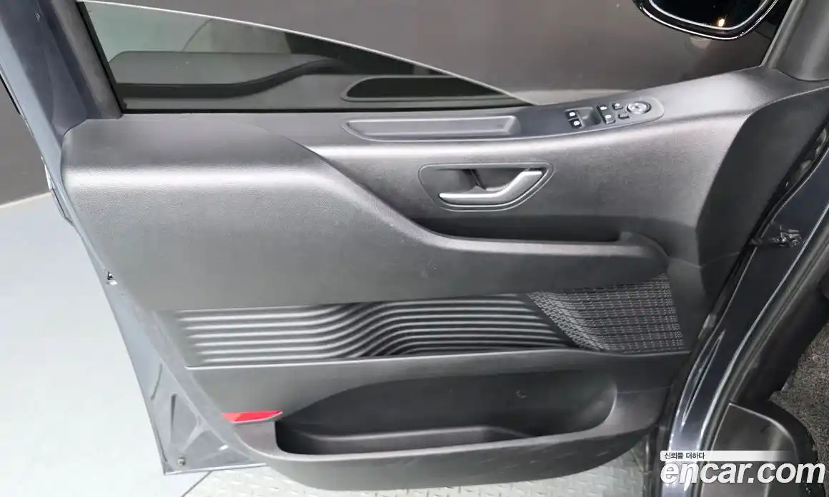 Hyundai Staria 2023 2.2 автомат (гидро), фото 15