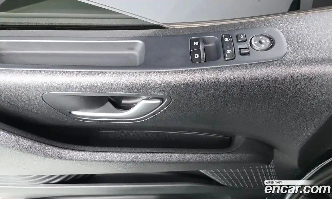 Hyundai Staria 2023 2.2 автомат (гидро), фото 26