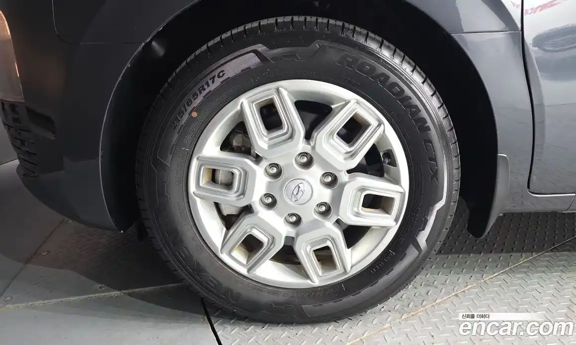 Hyundai Staria 2023 2.2 автомат (гидро), фото 5