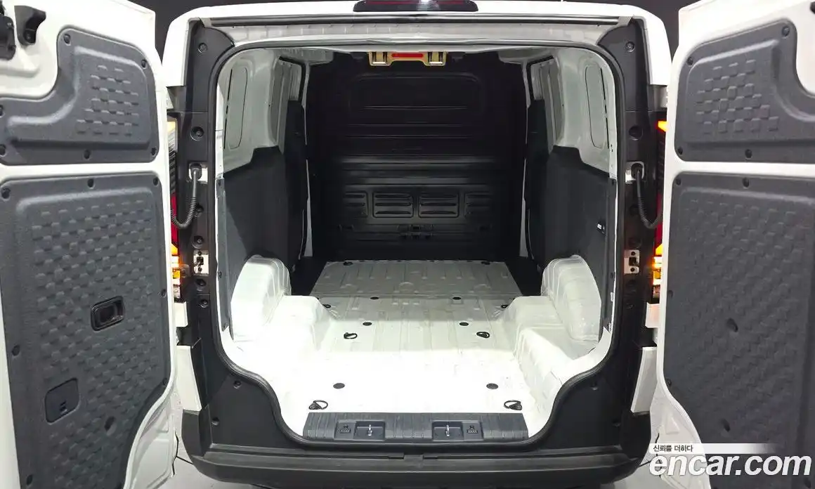 Kia PV5 2025 0.2 автомат (гидро), фото 25