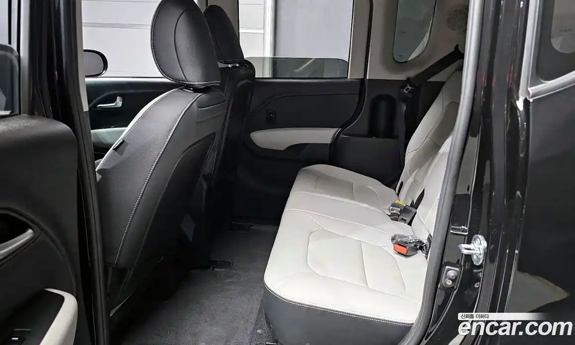Kia Ray 2023 1.0 автомат (гидро), фото 16