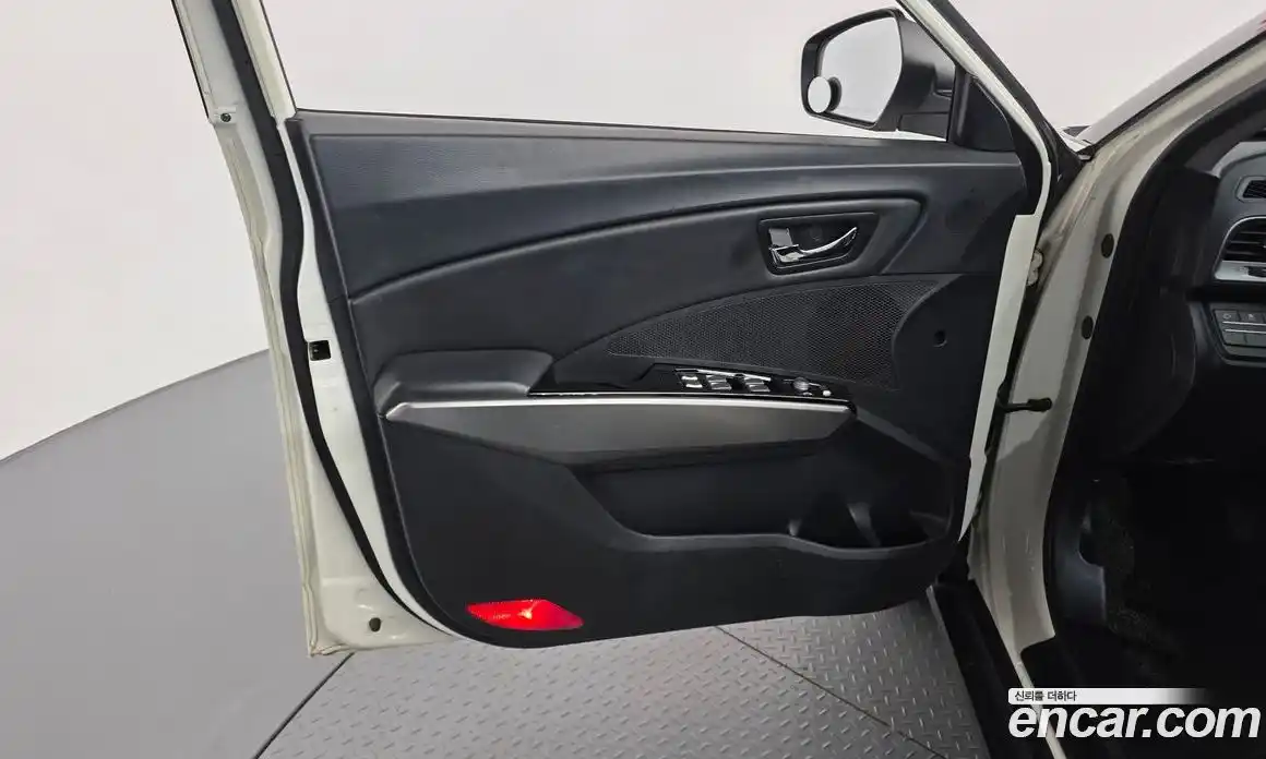 SsangYong TIBOLI 2016 1.6 автомат (гидро), фото 14