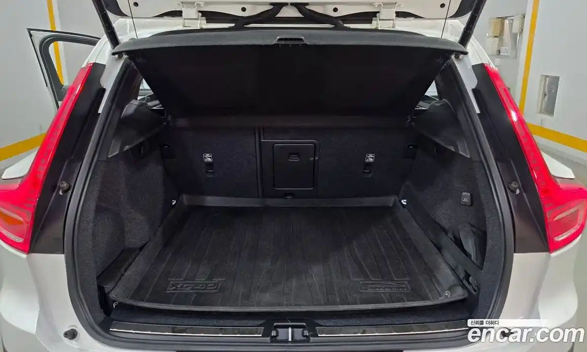 Volvo XC40 2020 2.0 автомат (гидро), фото 8