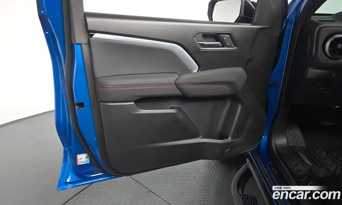 Chevrolet Colorado 2023 2.7 автомат (гидро), фото 13
