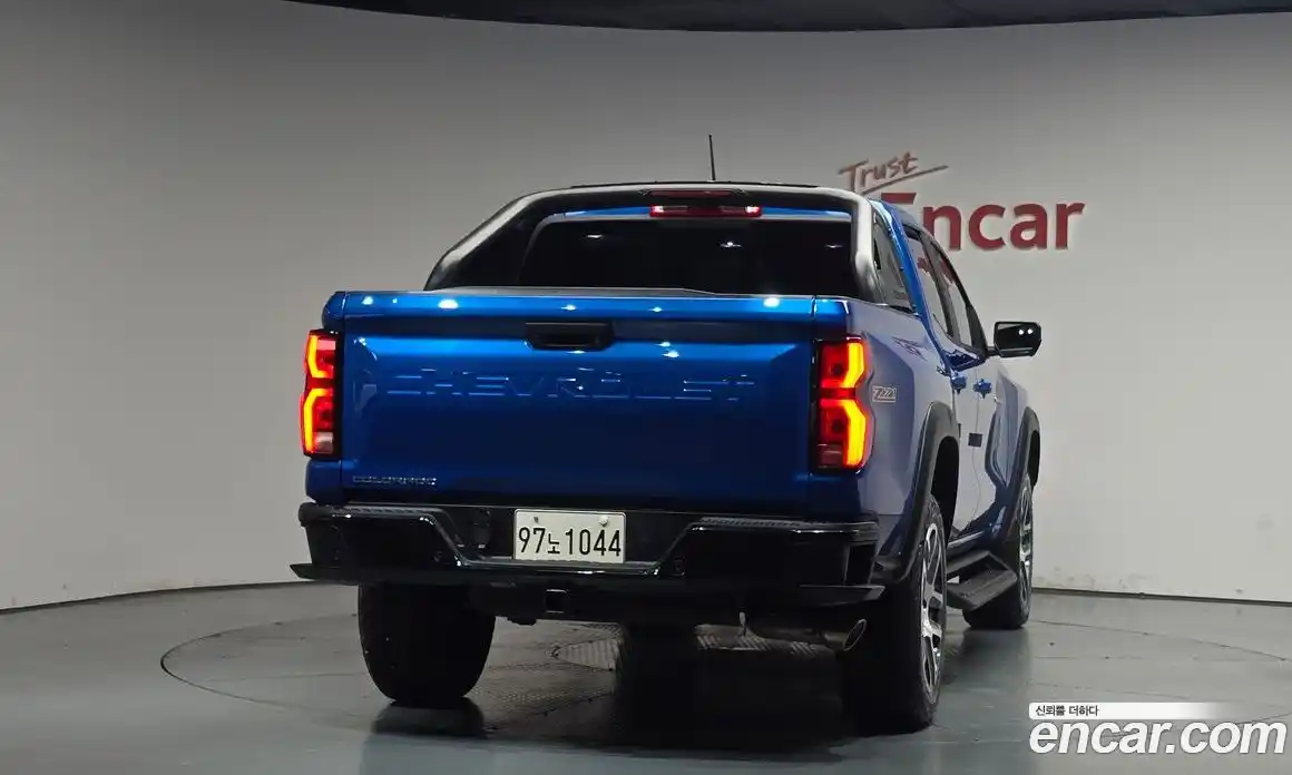 Chevrolet Colorado 2023 2.7 автомат (гидро), фото 3
