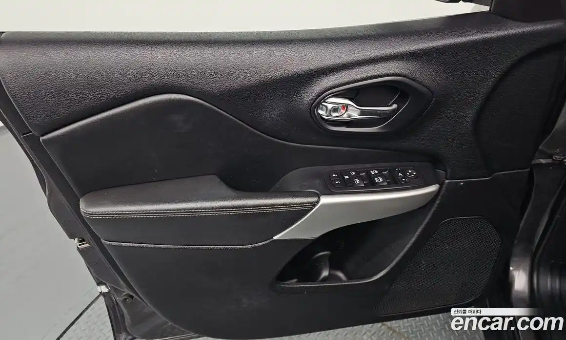 Jeep Cherokee 2017 2.4 автомат (гидро), фото 14