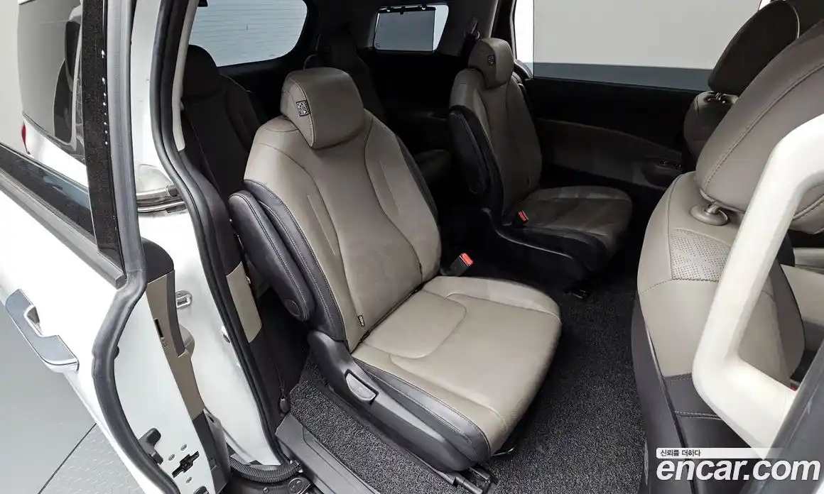 Kia Carnival 2024 2.2 автомат (гидро), фото 18