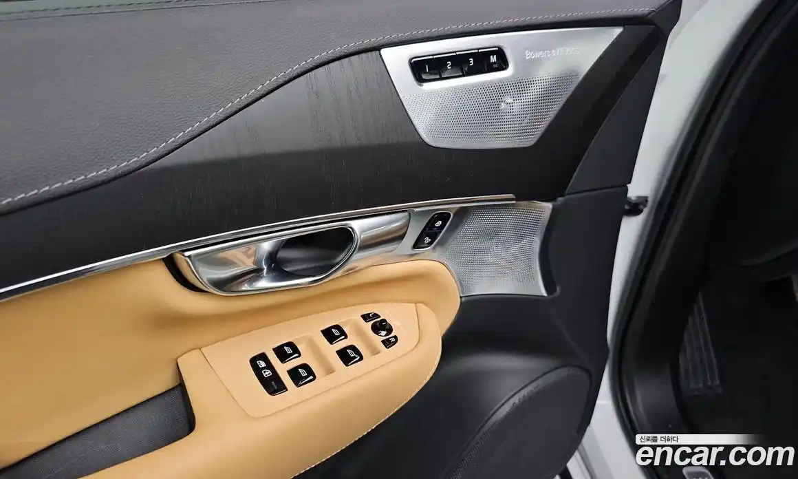 Volvo XC90 2023 2.0 автомат (гидро), фото 25