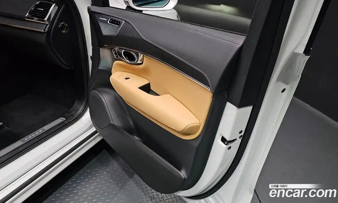 Volvo XC90 2023 2.0 автомат (гидро), фото 32