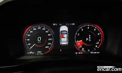 Volvo XC40 2020 2.0 автомат (гидро), миниатюра 11