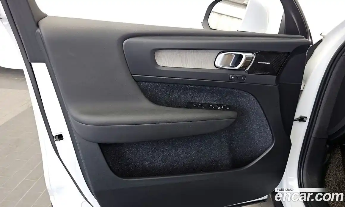 Volvo XC40 2020 2.0 автомат (гидро), фото 14