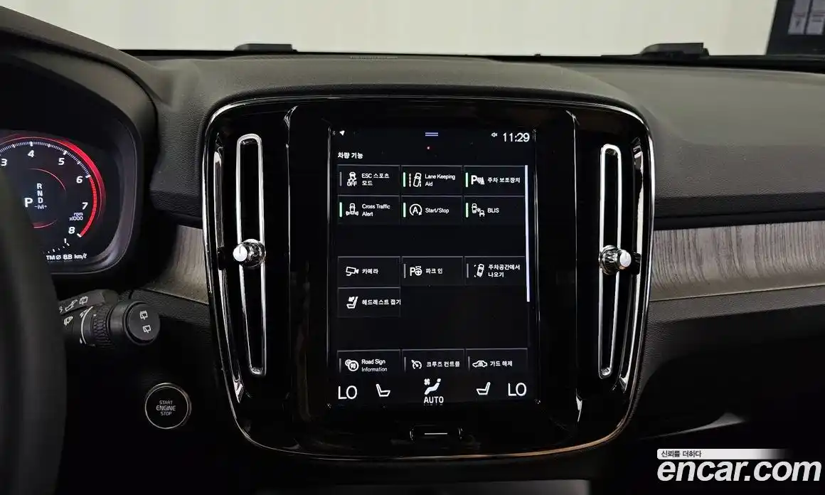 Volvo XC40 2020 2.0 автомат (гидро), фото 21