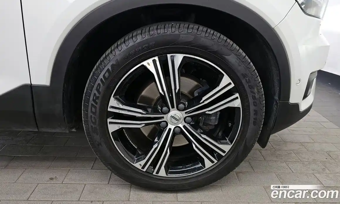 Volvo XC40 2020 2.0 автомат (гидро), фото 7