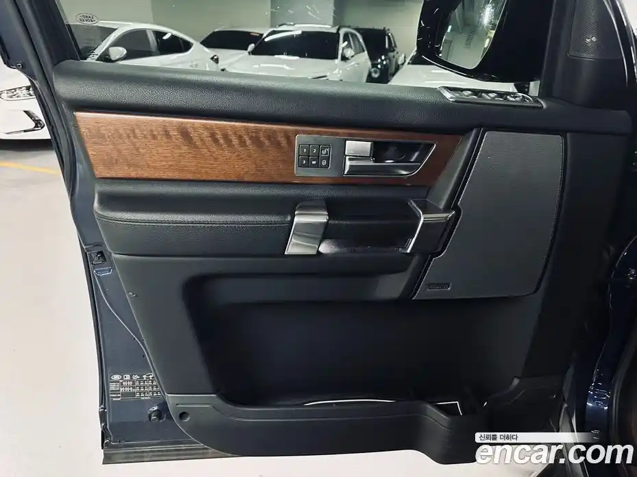Land Rover Discovery 2016 3.0 автомат (гидро), фото 16