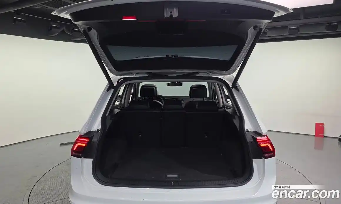 Volkswagen Tiguan 2021 2.0 автомат (гидро), фото 20