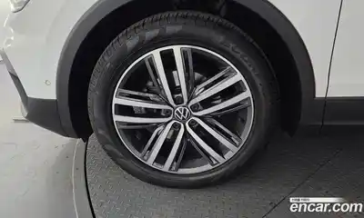 Volkswagen Tiguan 2021 2.0 автомат (гидро), миниатюра 5