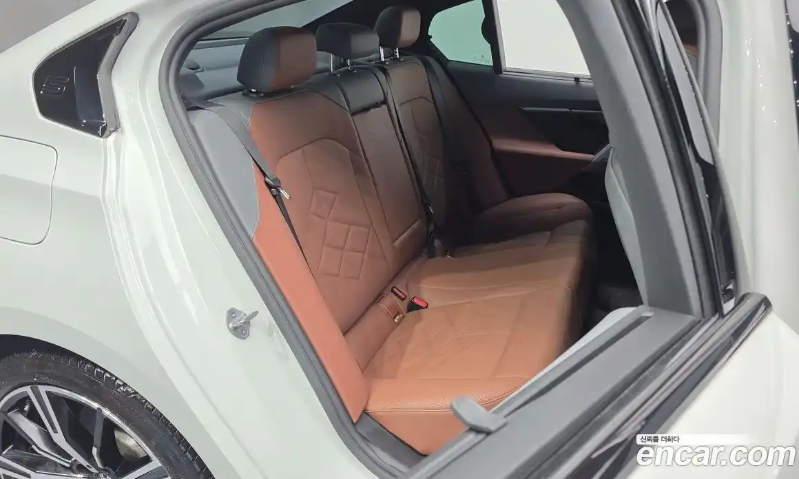 BMW 5 серия 2025 2.0 автомат (гидро), фото 11
