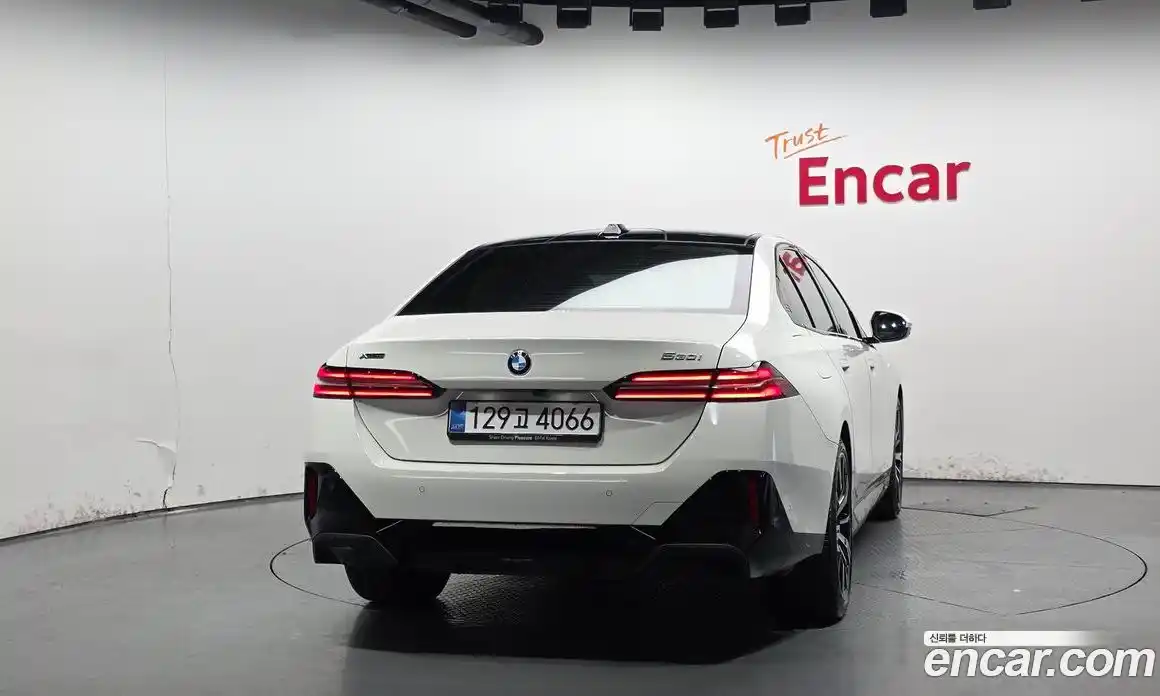 BMW 5 серия 2025 2.0 автомат (гидро), фото 4