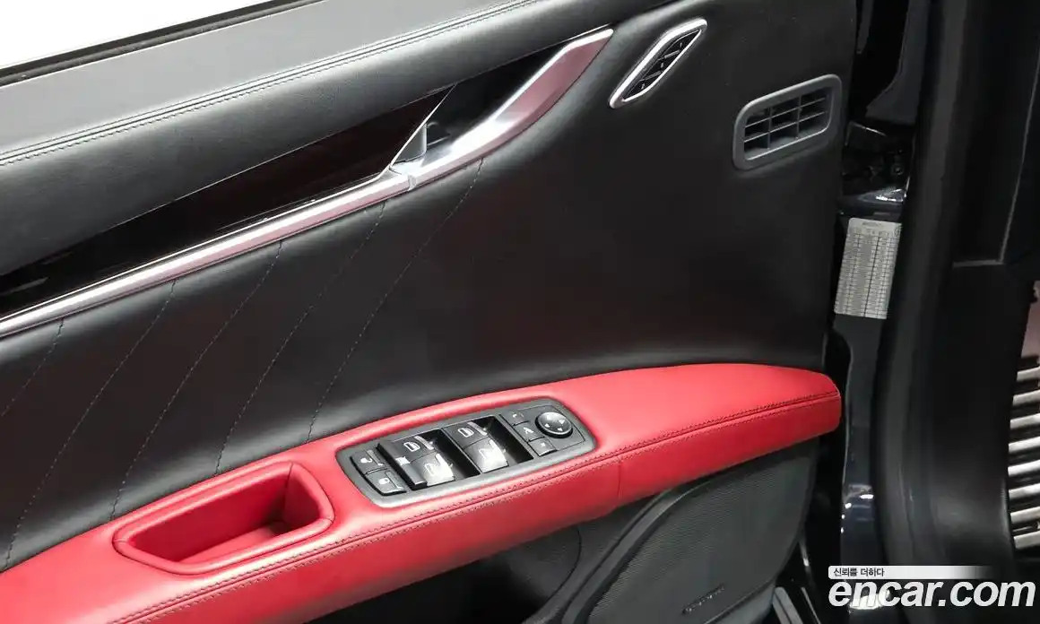 Maserati Ghibli 2019 3.0 гидро, фото 16