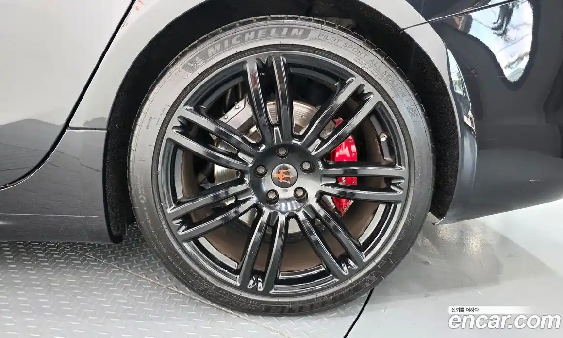 Maserati Ghibli 2019 3.0 гидро, фото 5