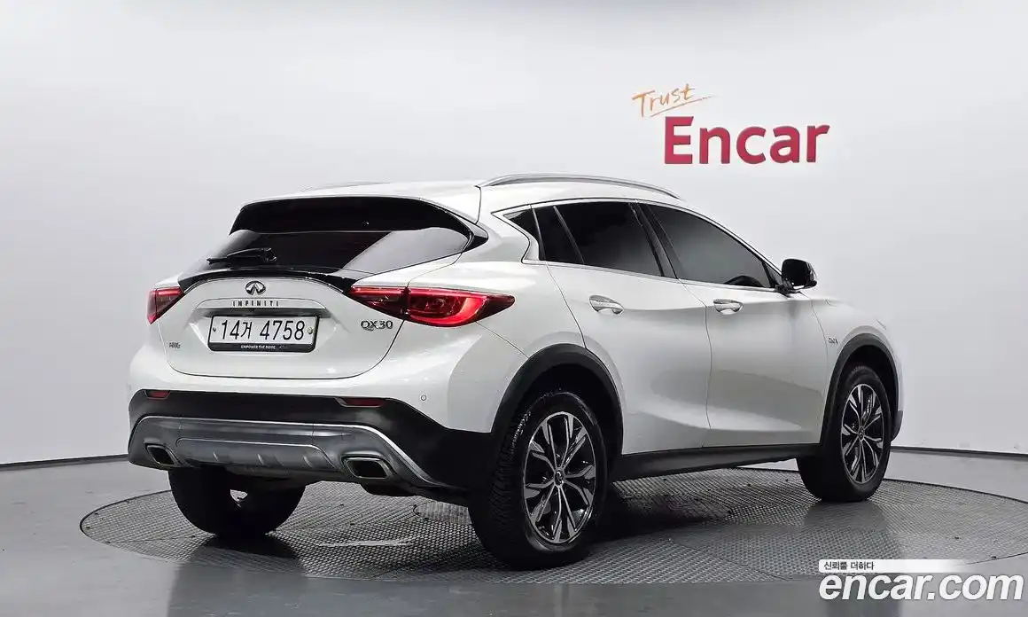Infiniti QX30 2019 2.0 гидро, фото 2