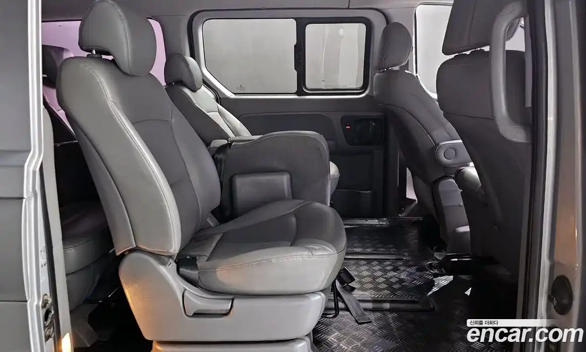 Hyundai Starex 2017 2.5 автомат (гидро), фото 12