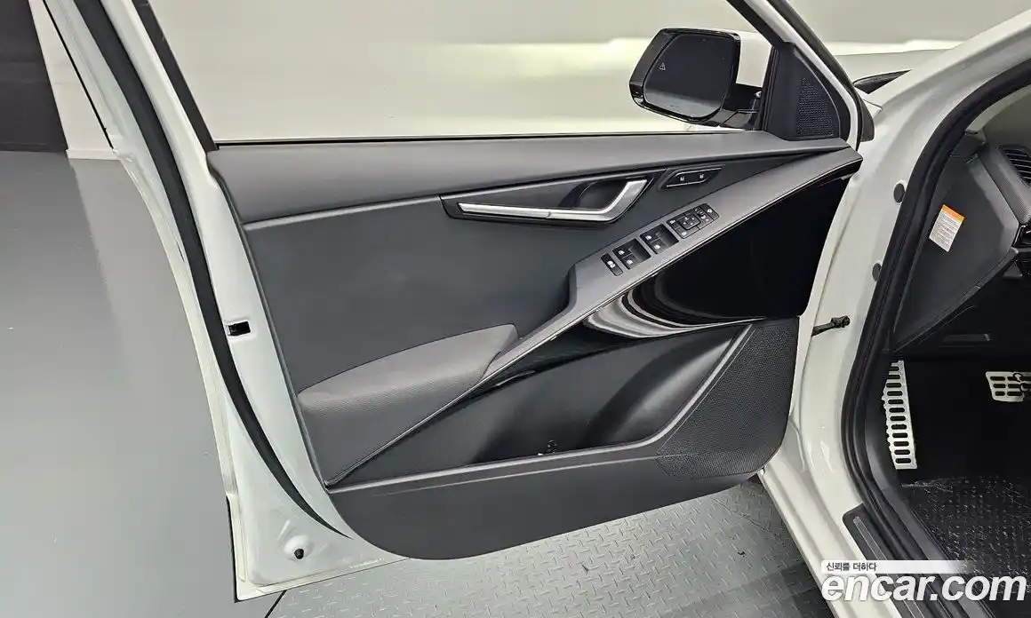Kia Niro 2022 1.6 автомат (гидро), фото 14