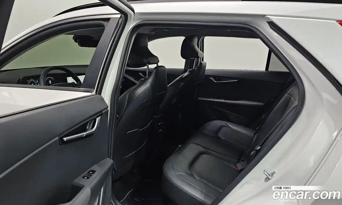 Kia Niro 2022 1.6 автомат (гидро), фото 17
