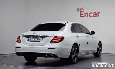 Mercedes-Benz E-Class 2019 2.0 автомат (гидро), миниатюра 2