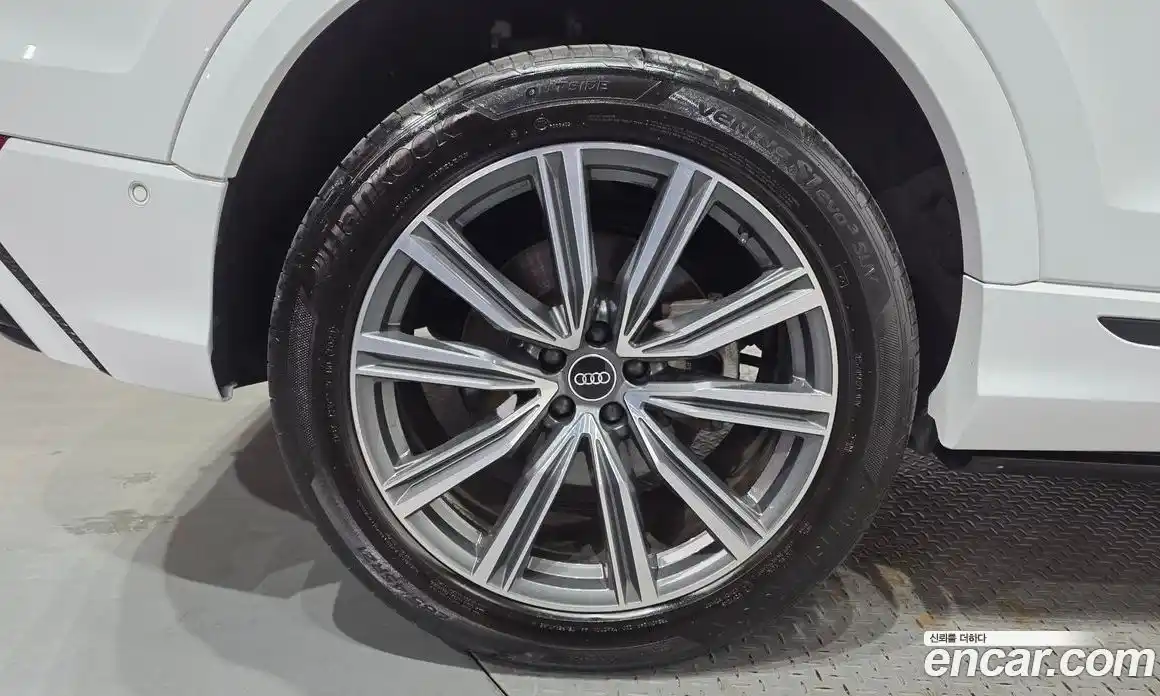 Audi Q8 2021 3.0 автомат (гидро), фото 5