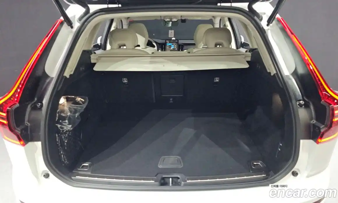 Volvo XC60 2026 2.0 автомат (гидро), фото 26
