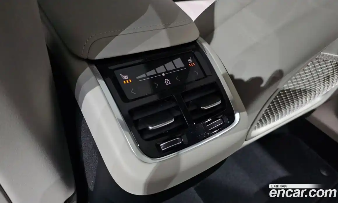 Volvo XC60 2026 2.0 автомат (гидро), фото 34