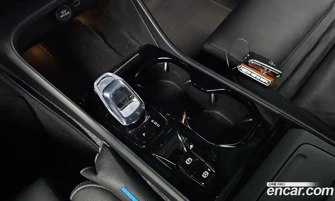 Volvo XC40 2023 2.0 автомат (гидро), фото 11