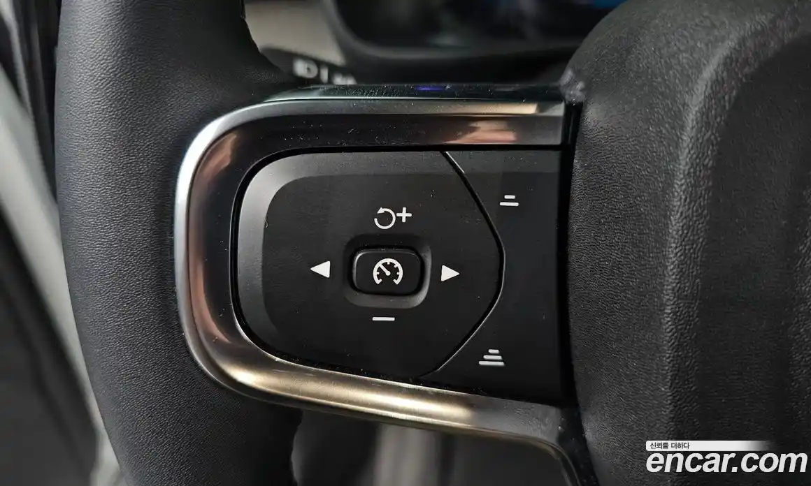 Volvo XC40 2023 2.0 автомат (гидро), фото 24