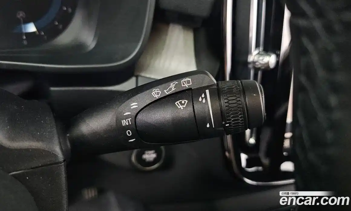 Volvo XC40 2023 2.0 автомат (гидро), фото 29