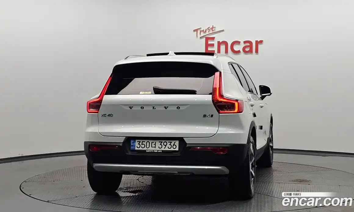 Volvo XC40 2023 2.0 автомат (гидро), фото 3
