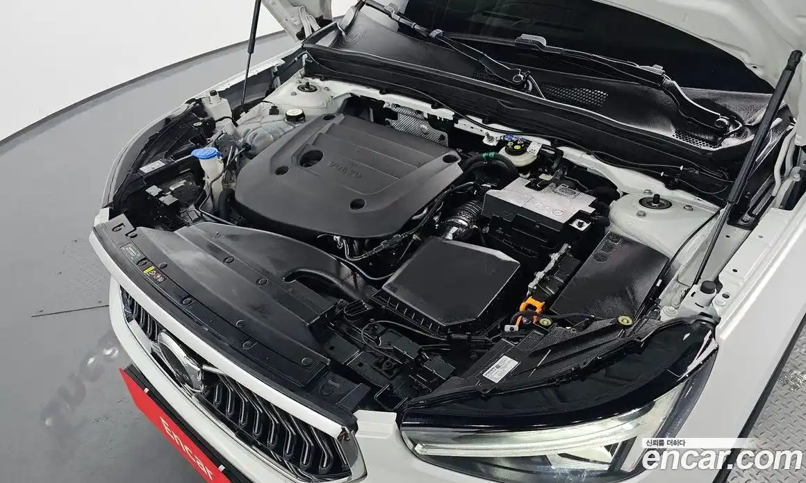 Volvo XC40 2023 2.0 автомат (гидро), фото 5