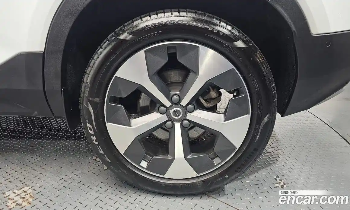 Volvo XC40 2023 2.0 автомат (гидро), фото 6