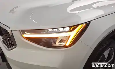Volvo XC40 2023 2.0 автомат (гидро), миниатюра 7
